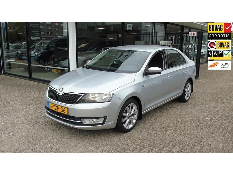 Grijs Gebruikt 2013 Skoda Rapid Elegance Hatchback | € 4.395 (Eerlijke prijs) - Afbeelding 1/4