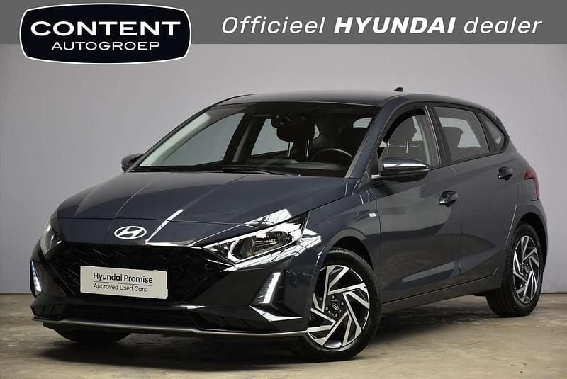 Grijs metallic Occasion 2024 Hyundai i20 Comfort Hatchback | € 17.940 (Eerlijke prijs) - Afbeelding 1/4