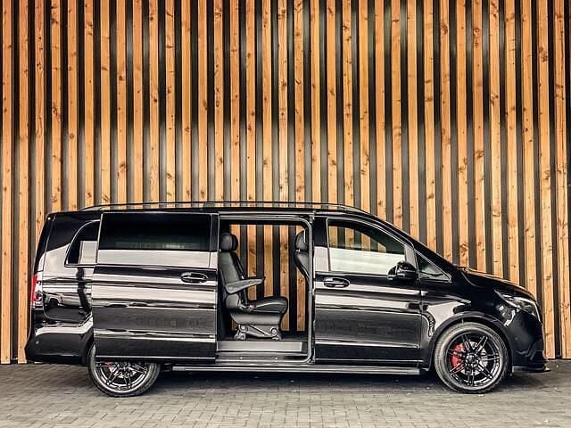 Occasion Mercedes V300 Avantgarde 237 PK (174 kW) 2024 Zwart (metallic) MPV