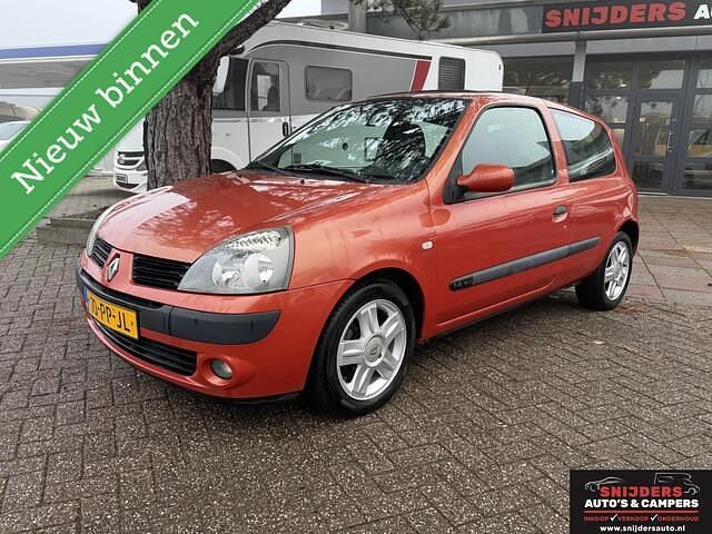 Oranje (parellak) Gebruikt 2004 Renault Clio II Komfort Hatchback | € 1.350 (Eerlijke prijs) - Afbeelding 1/4