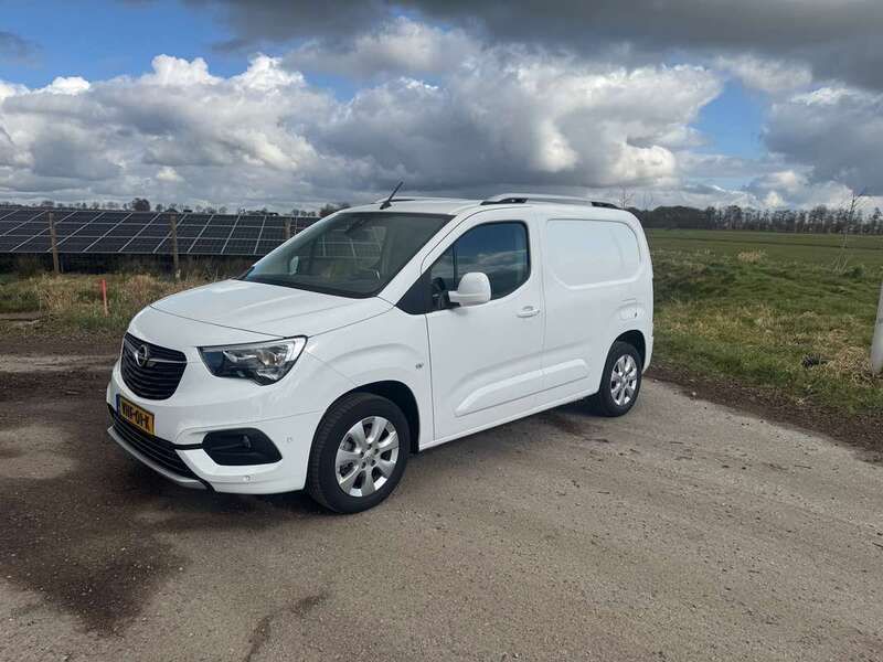 Wit Gebruikt 2021 Opel Combo Innovation MPV | € 16.750 (Iets duurder) - Afbeelding 1/4