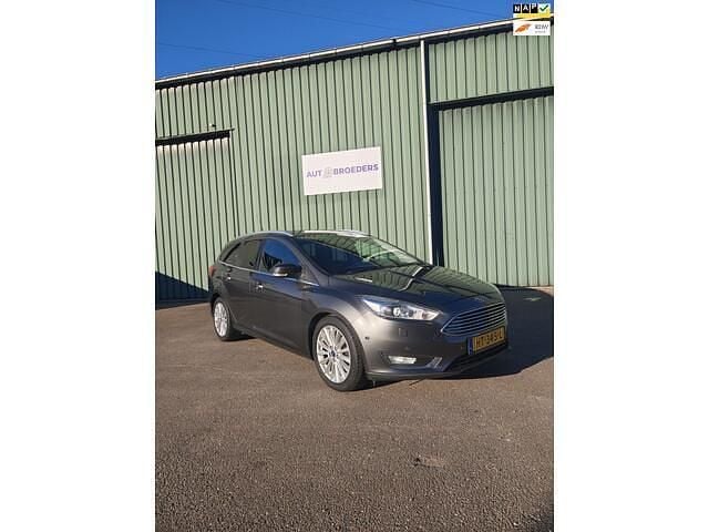 Grijs Occasion 2016 Ford Focus SEL Stationwagen | € 8.799 (Goede deal) - Afbeelding 1/4