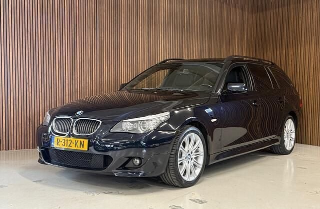 Zwart Gebruikt 2007 BMW 530 M Sport Stationwagen | € 13.995 - Afbeelding 1/4