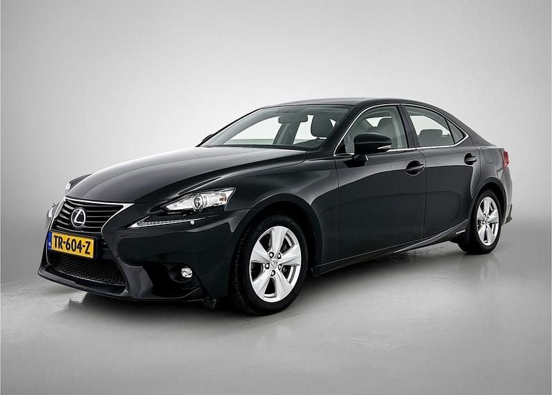 Zwart Gebruikt 2015 Lexus IS300h Sedan | € 20.950 (Eerlijke prijs) - Afbeelding 1/4