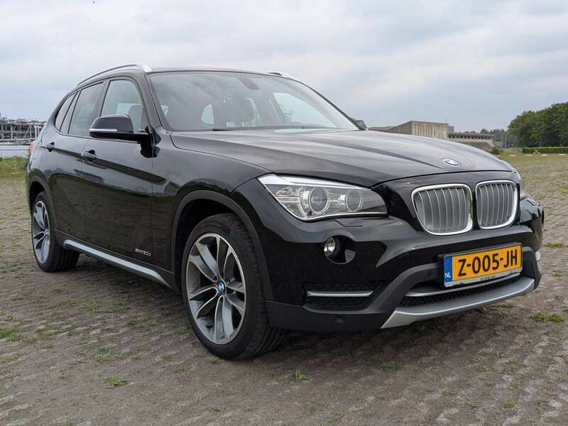 Zwart Gebruikt 2013 BMW X1 Executive SUV | € 14.550 (Iets duurder) - Afbeelding 1/4