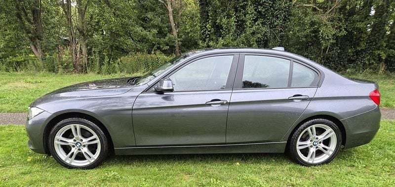 Grijs Gebruikt 2017 BMW 320 Executive Sedan | € 19.450 (Super prijs) - Afbeelding 1/4