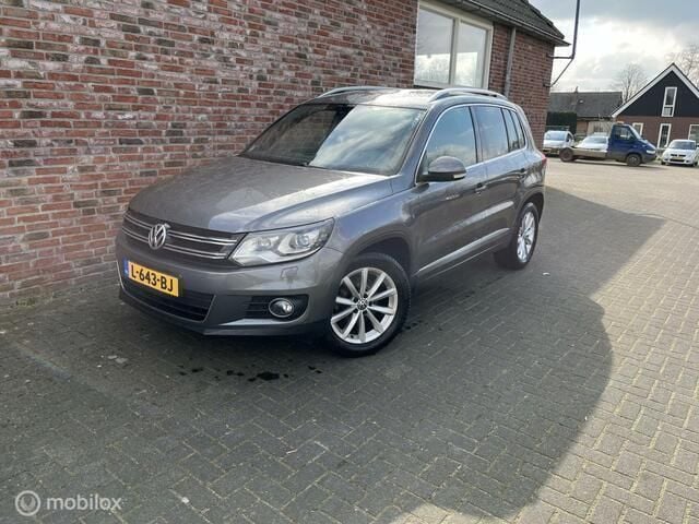 Grijs Gebruikt 2015 VW Tiguan Comfortline SUV | € 12.950 (Eerlijke prijs) - Afbeelding 1/4