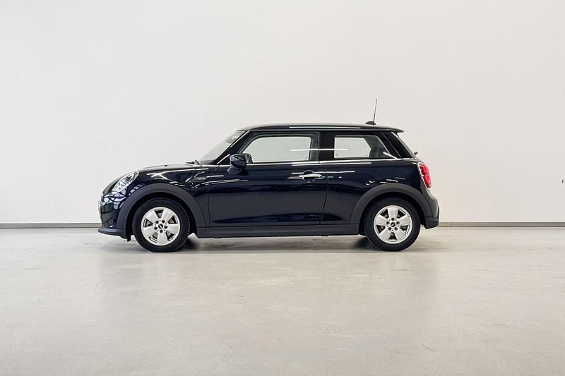 Occasion Mini Cooper Business 102 PK (75 kW) 2022 Enigmatic black (donker blauw) Hatchback