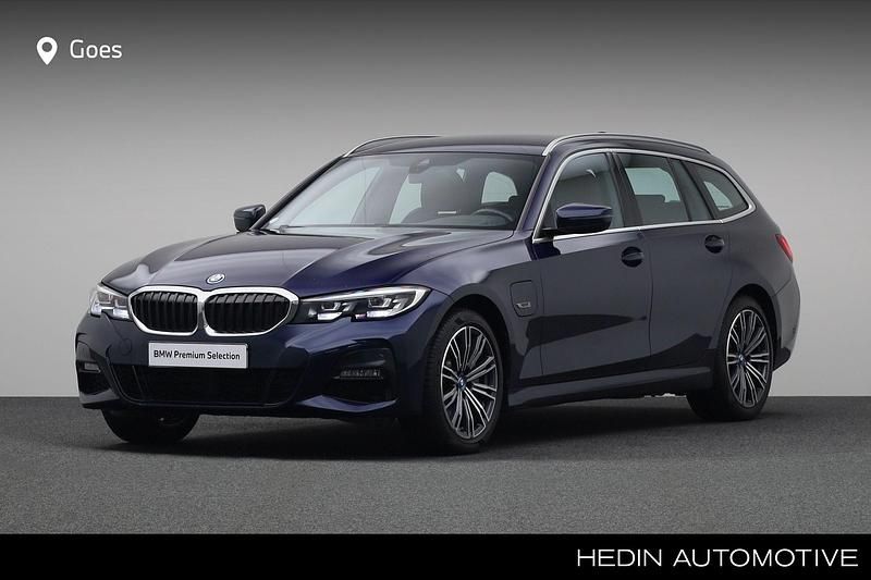 Blauw Gebruikt 2022 BMW 330e M Sport Stationwagen | € 37.880 (Eerlijke prijs) - Afbeelding 1/4