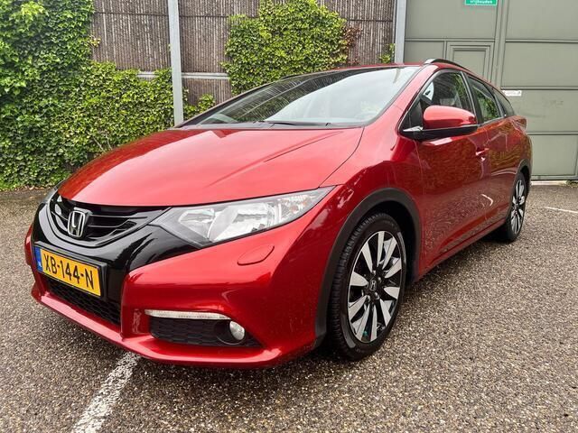 Rood Gebruikt 2014 Honda Civic Lifestyle Stationwagen | € 13.950 (Eerlijke prijs) - Afbeelding 1/4