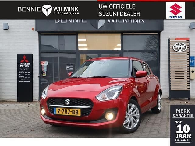 Rood Occasion 2023 Suzuki Swift Hatchback | € 16.995 (Eerlijke prijs) - Afbeelding 1/4