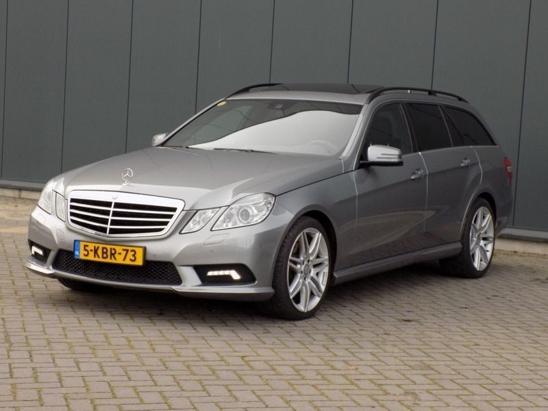 Grijs Gebruikt 2011 Mercedes E350 AMG Stationwagen | € 8.950 (Eerlijke prijs) - Afbeelding 1/3