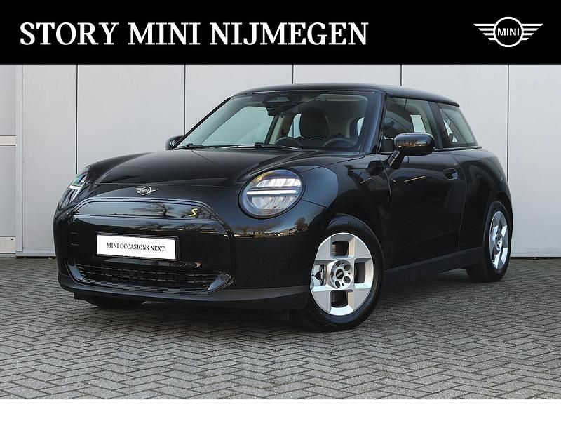 Nieuw Mini Cooper SE Essential 160 kW (218 PK) 2025 Zwart Hatchback