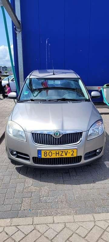 Gebruikt 2009 Skoda Roomster MPV | € 3.000 (Duur) - Afbeelding 1/4