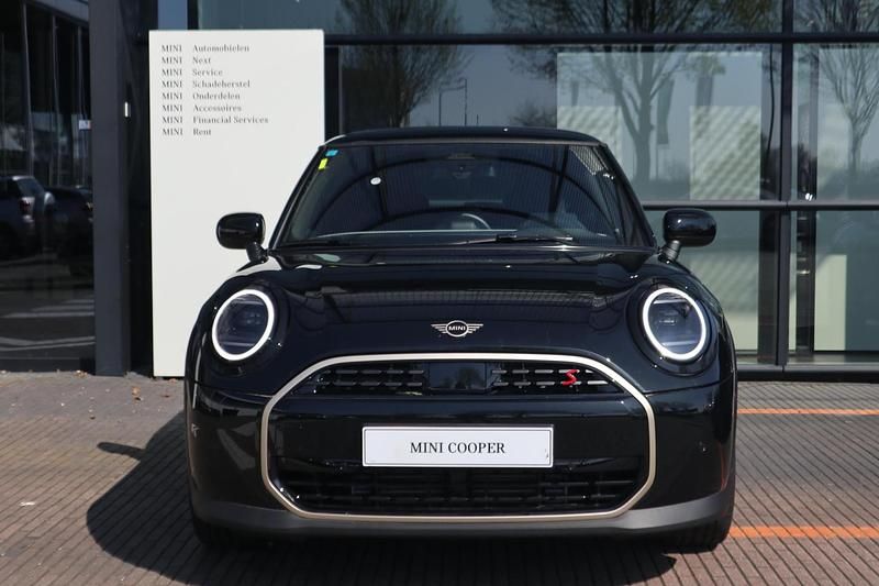 Occasion Mini Cooper S Favoured 204 PK (150 kW) 2025 Zwart Hatchback
