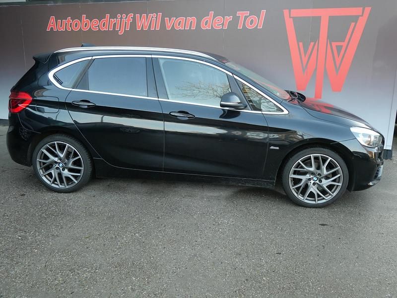 Zwart Gebruikt 2015 BMW 220 Sport Line Stationwagen | € 11.990 (Eerlijke prijs) - Afbeelding 1/4