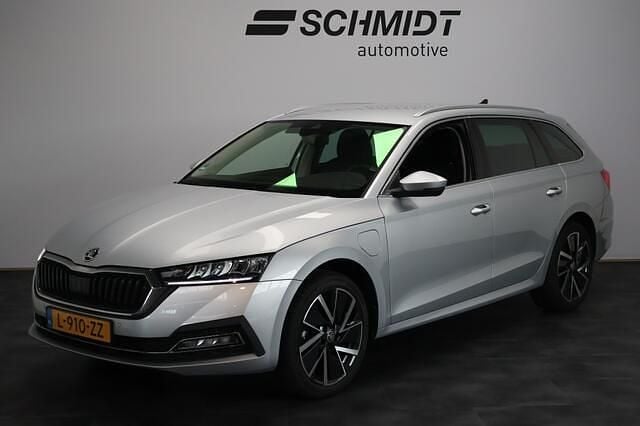 Grijs Gebruikt 2021 Skoda Octavia Business Line Stationwagen | € 22.995 (Goede deal) - Afbeelding 1/4