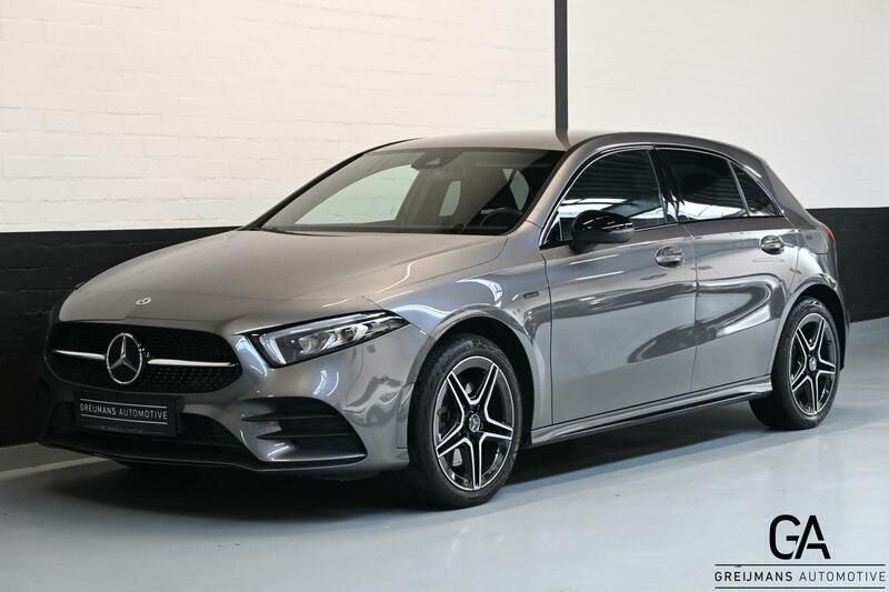 Grijs Gebruikt 2021 Mercedes A250 Hatchback | € 30.995 (Eerlijke prijs) - Afbeelding 1/4