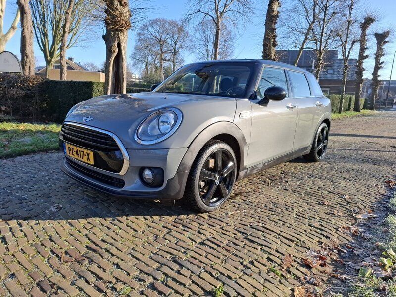 Grijs Gebruikt 2017 Mini Cooper Clubman Business Stationwagen | € 17.950 (Duur) - Afbeelding 1/4