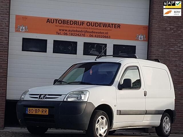 Wit Occasion 2004 Peugeot Partner Avantage MPV | € 1.095 (Goede deal) - Afbeelding 1/4