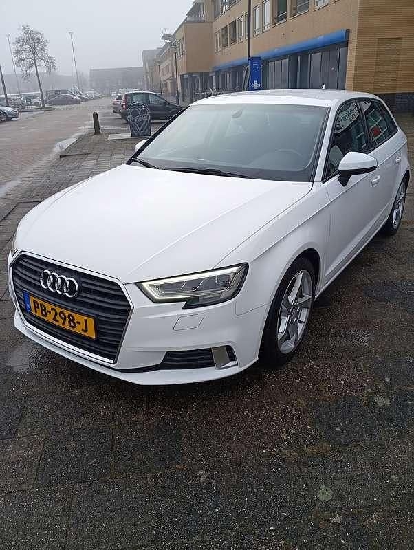 Wit Occasion 2017 Audi A3 Hatchback | € 12.995 (Goede deal) - Afbeelding 1/4