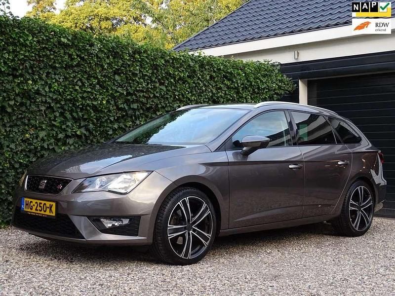 Grijs Gebruikt 2015 Seat Leon ST CONNECT Stationwagen | € 10.950 (Eerlijke prijs) - Afbeelding 1/4
