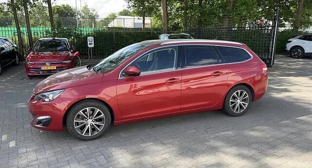 Rood Gebruikt 2014 Peugeot 308 Allure Stationwagen | € 4.450 (Goede deal) - Afbeelding 1/4