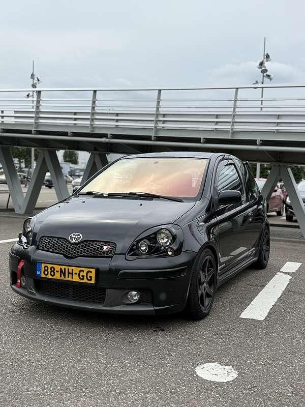 Gebruikt 2003 Toyota Yaris Sedan | € 3.995 (Iets duurder) - Afbeelding 1/4