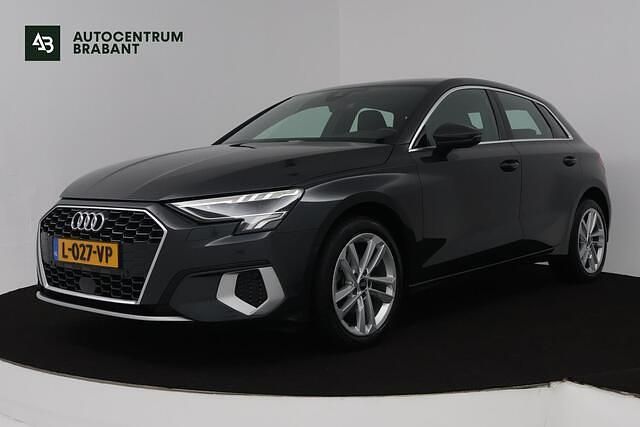 Grijs Gebruikt 2021 Audi A3 Sportback Advanced Hatchback | € 20.945 (Eerlijke prijs) - Afbeelding 1/4