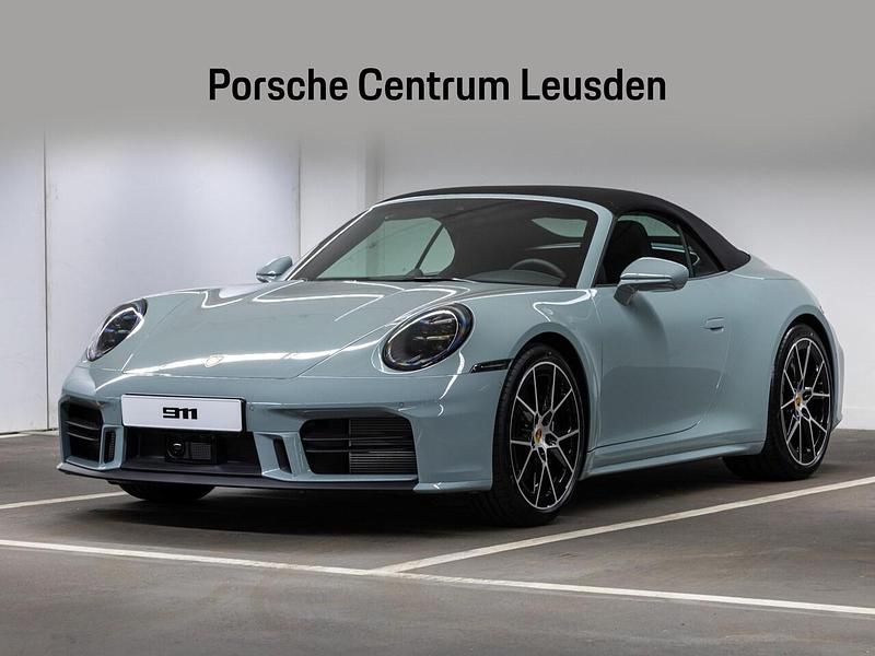 Groen (metallic) Occasion 2025 Porsche 911 Carrera Cabriolet Cabriolet | € 236.900 - Afbeelding 1/4