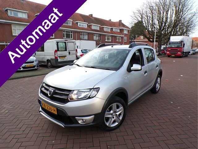 Grijs Gebruikt 2016 Dacia Sandero Lauréate Hatchback | € 8.644 (Eerlijke prijs) - Afbeelding 1/4