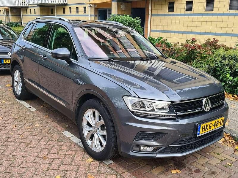 Grijs Gebruikt 2019 VW Tiguan Highline SUV | € 24.500 (Super prijs) - Afbeelding 1/4