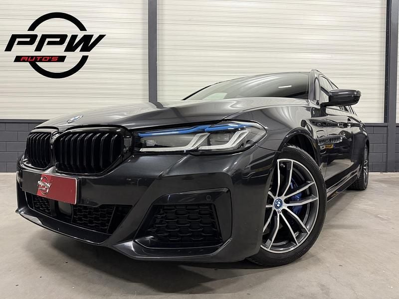 Grijs, metallic lak Gebruikt 2021 BMW 530 M Sport Stationwagen | € 31.850 (Goede deal) - Afbeelding 1/4