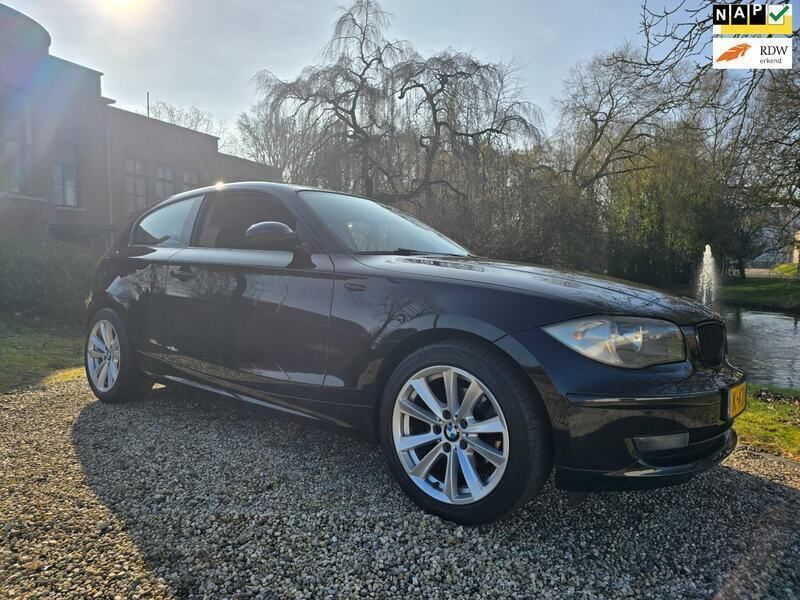 Zwart Gebruikt 2007 BMW 118 Hatchback | € 4.500 (Eerlijke prijs) - Afbeelding 1/4