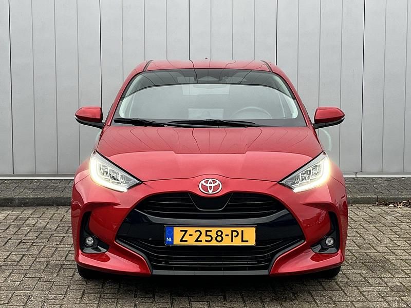 Occasion Toyota Yaris Edition 93 PK (68 kW) 2024 Rood Hatchback