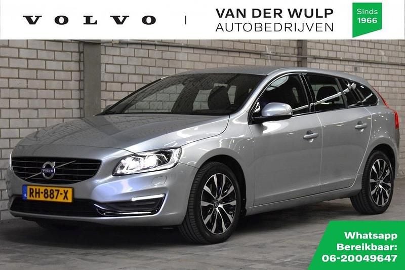 Grijs Gebruikt 2017 Volvo V60 Dynamic Stationwagen | € 19.900 (Eerlijke prijs) - Afbeelding 1/4