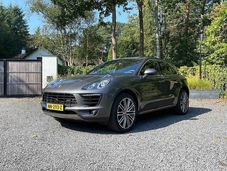 Grijs, metallic lak Occasion 2014 Porsche Macan SUV | € 32.950 - Afbeelding 1/4