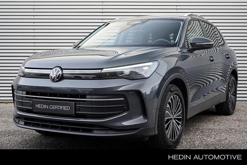 Grijs Gebruikt 2024 VW Tiguan Edition SUV | € 38.945 (Super prijs) - Afbeelding 1/4