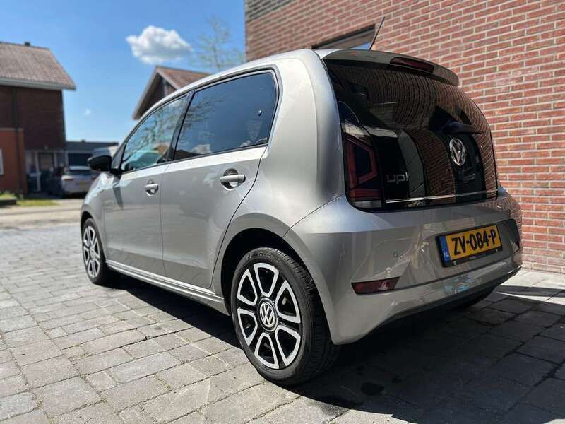 Grijs Gebruikt 2019 VW up! R-line Hatchback | € 12.499 (Duur) - Afbeelding 1/4