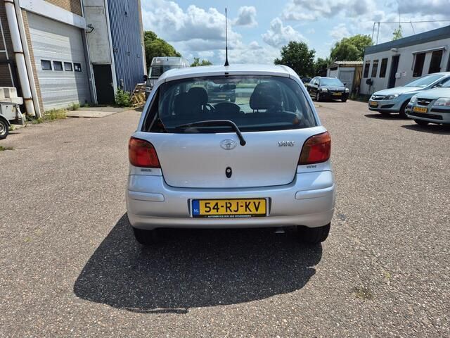 Occasion Toyota Yaris 87 PK (63 kW) 2005 Grijs Hatchback
