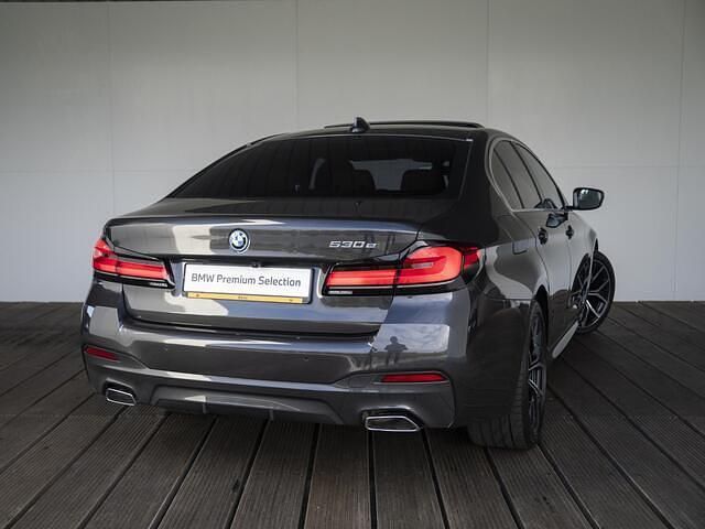 Grijs Gebruikt 2022 BMW 530e Executive Sedan | € 43.995 (Eerlijke prijs) - Afbeelding 1/3