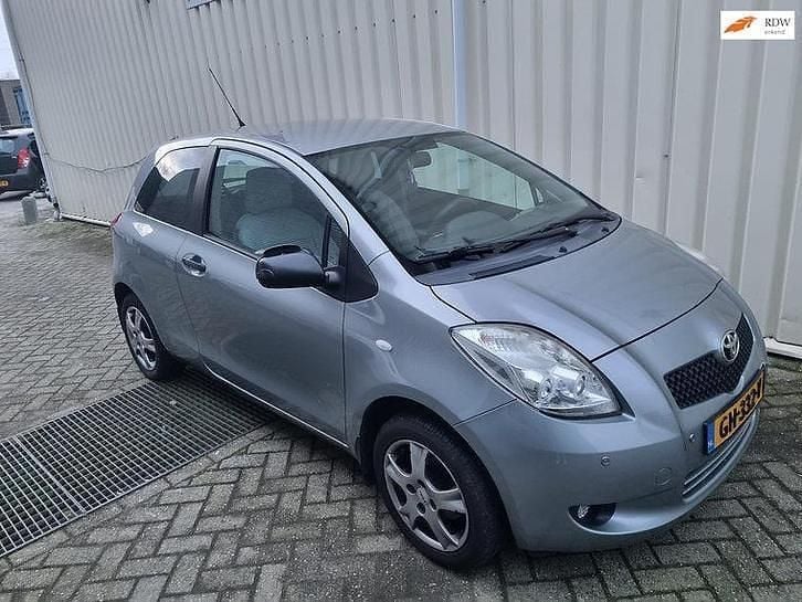 Gebruikt 2006 Toyota Yaris | € 1.950 (Eerlijke prijs) - Afbeelding 1/4