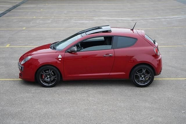 Rood Gebruikt 2016 Alfa Romeo MiTo Quadrifoglio Verde Hatchback | € 9.500 (Goede deal) - Afbeelding 1/4