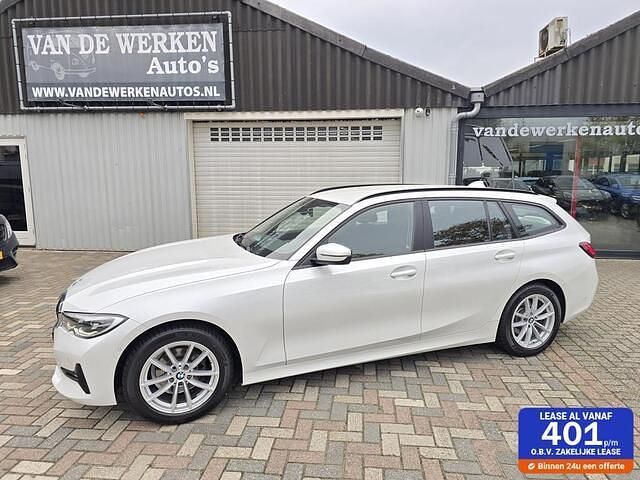 Wit Gebruikt 2022 BMW 318 Sport Line Stationwagen | € 29.950 (Goede deal) - Afbeelding 1/4