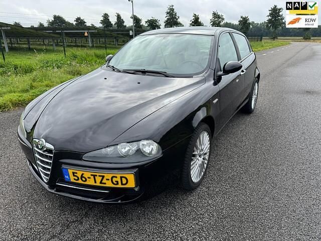 Zwart Gebruikt 2007 Alfa Romeo 147 Business Hatchback | € 1.099 (Eerlijke prijs) - Afbeelding 1/4