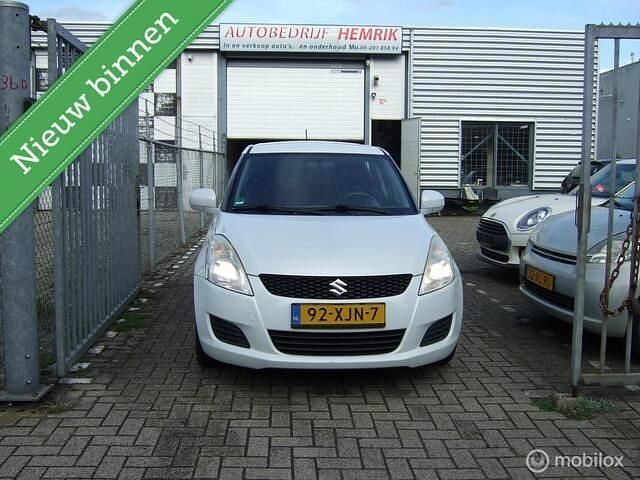 Wit Occasion 2012 Suzuki Swift Hatchback | € 3.000 (Iets duurder) - Afbeelding 1/4