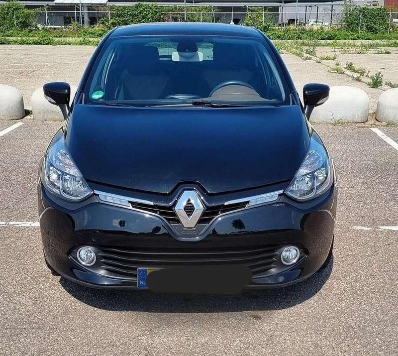 Zwart Gebruikt 2015 Renault Clio IV Dynamique Hatchback | € 9.400 (Eerlijke prijs) - Afbeelding 1/4