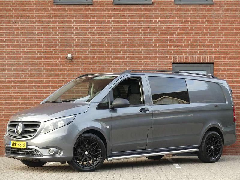 Grijs Gebruikt 2022 Mercedes Vito MPV | € 29.450 (Iets duurder) - Afbeelding 1/4