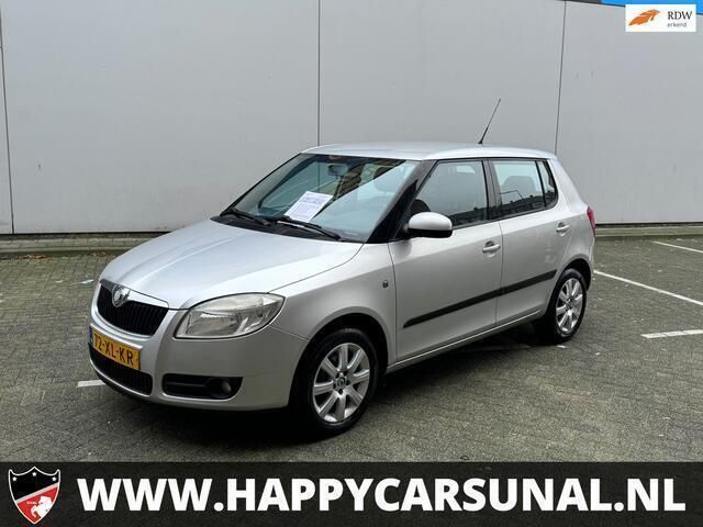 Grijs Gebruikt 2007 Skoda Fabia Ambiente Hatchback | € 1.845 (Eerlijke prijs) - Afbeelding 1/4