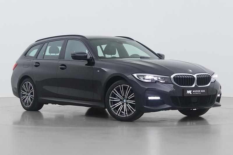 Zwart Gebruikt 2021 BMW 330e M Sport Sedan | € 25.800 (Super prijs) - Afbeelding 1/1